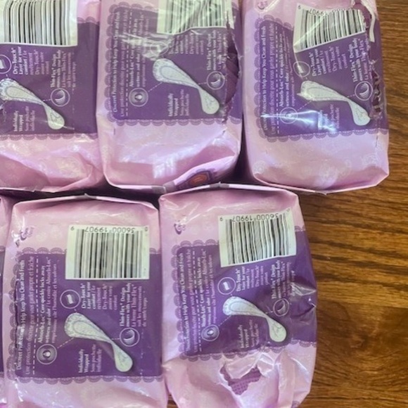 7 Poise Regular Length Very Light Absorbency Liners Petite Pack Opened Package - Picture 4 of 4